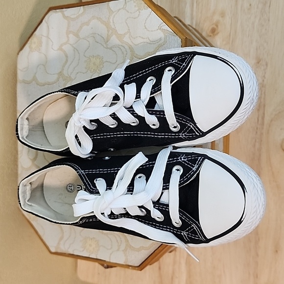 Lace Up Canvas Sneakers - Picture 4 of 8